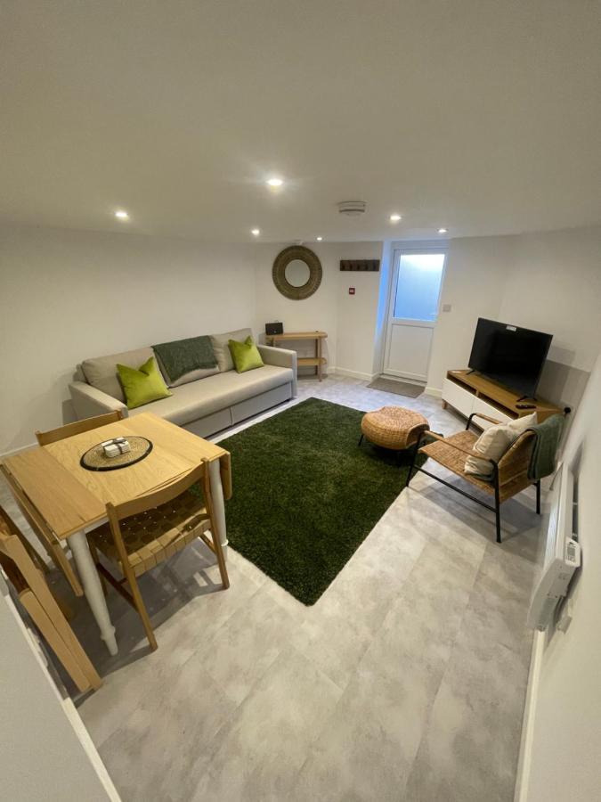 Quaint Central Basement Apartment Χέρεφορντ Εξωτερικό φωτογραφία