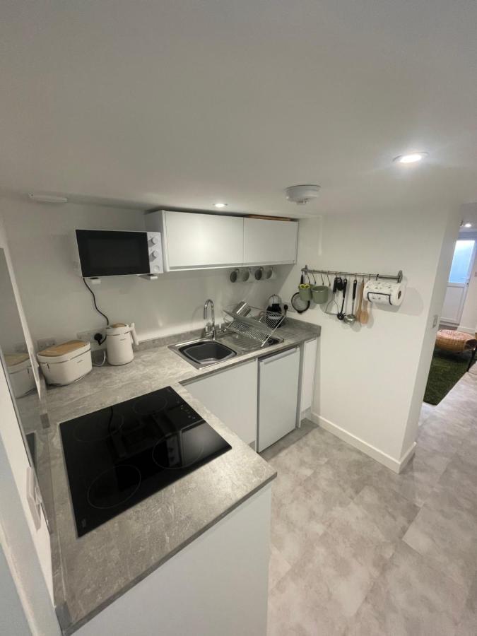 Quaint Central Basement Apartment Χέρεφορντ Εξωτερικό φωτογραφία